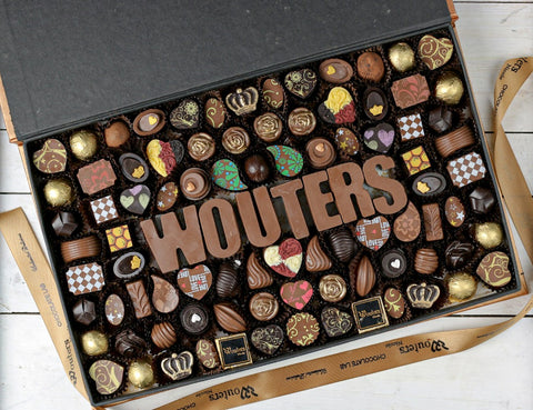 Jumbo Box of Large Chocolate Letters بوكس جامبو مع احرف كبيرة مع اختيار النكهات